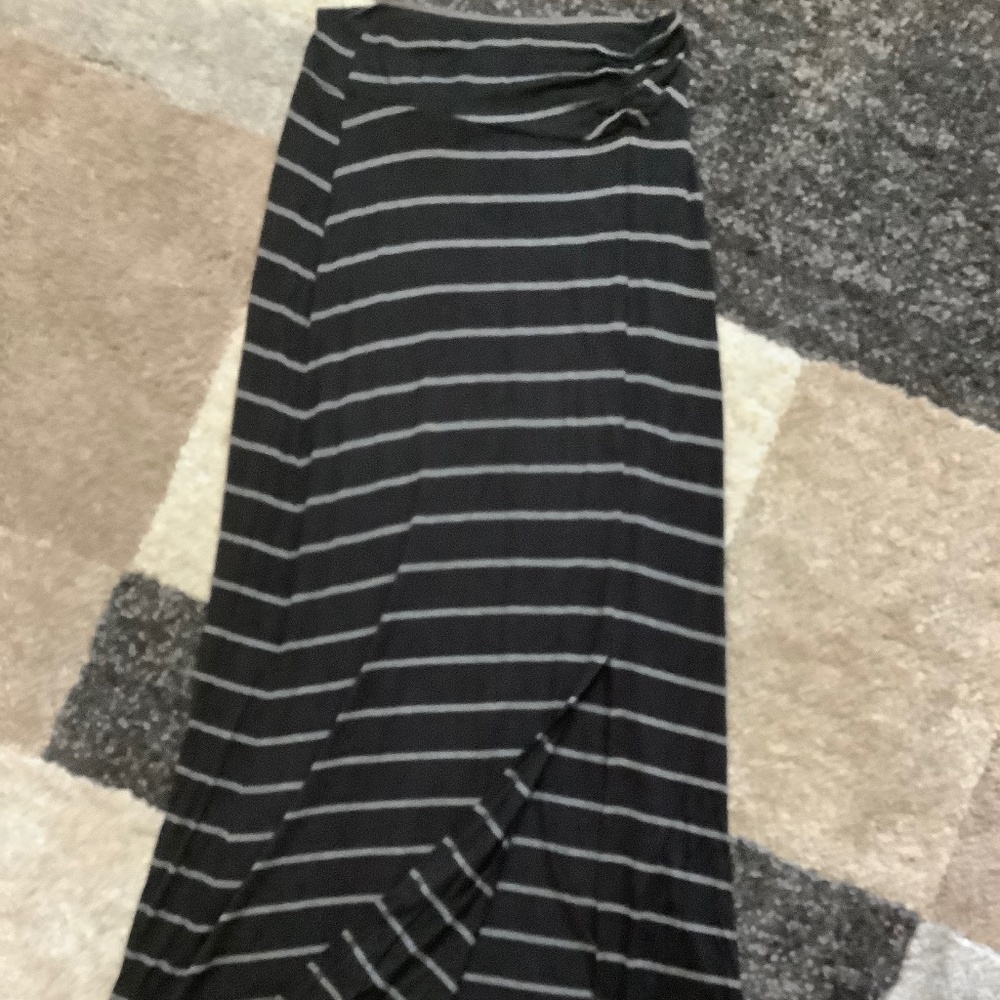 Small size Long bobeau skirt with a slit- light weight and very comfortable